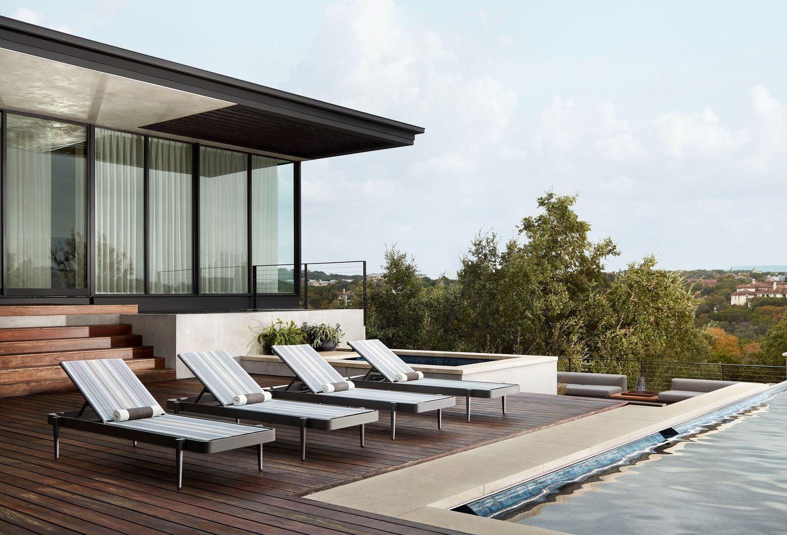 outdoor chaise lounge